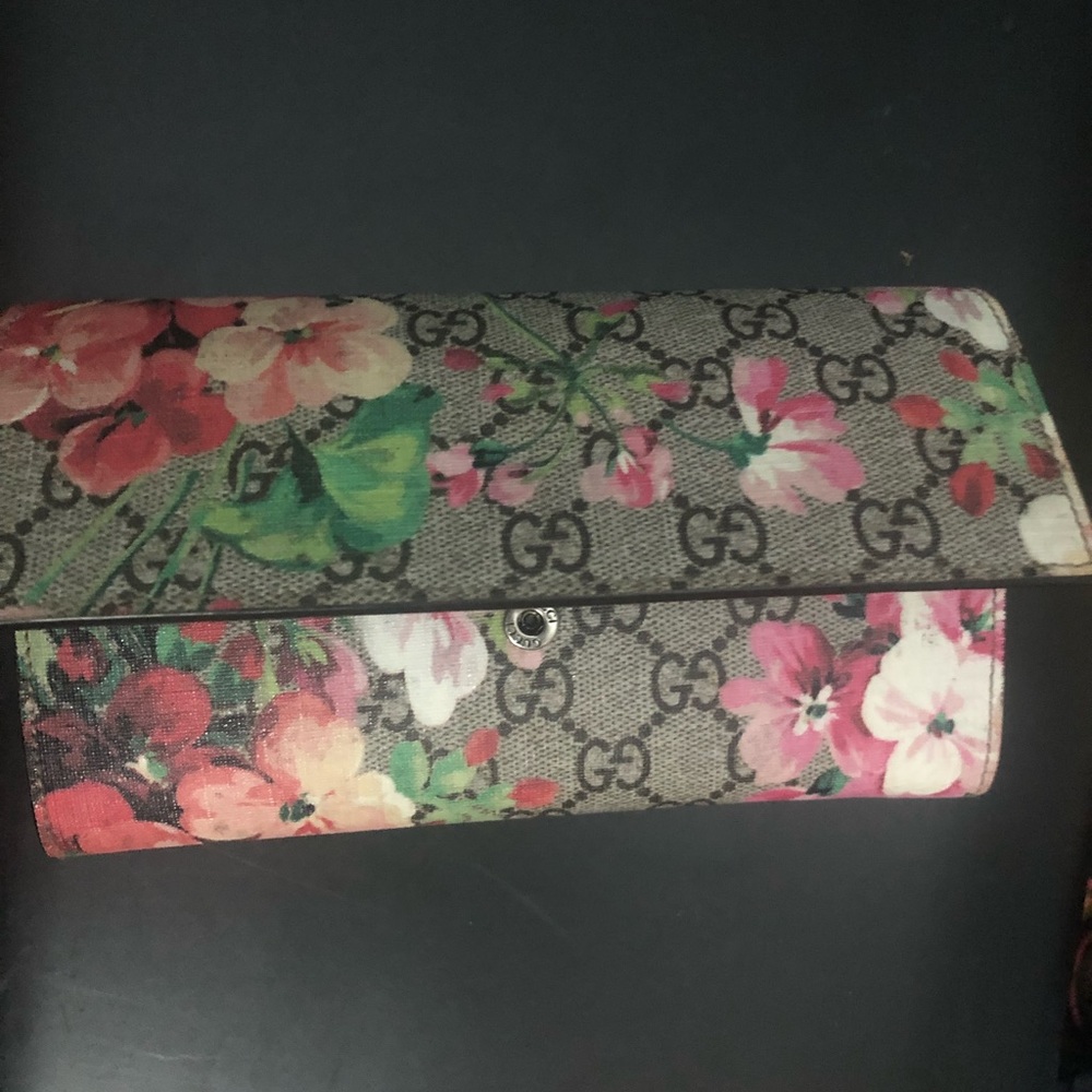 AUTHENTIC GUCCI FLORAL WALLET